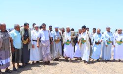 وزير الصناعة والتجارة يزور المرابطين في جبهة الكدحة بتعز